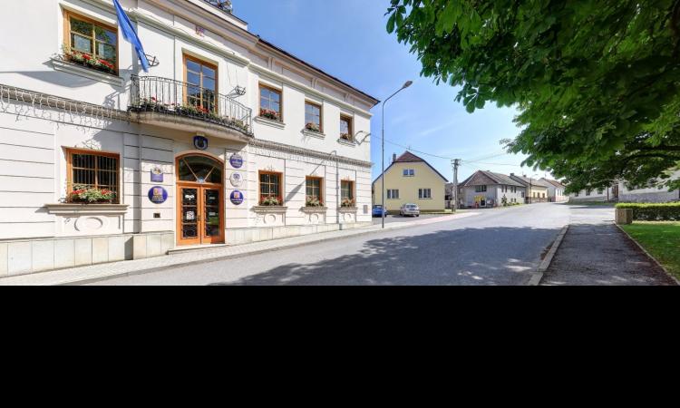 Obrázek k článku Takovou historií se moc obcí v kraji pochlubit nemůže, říká starosta Pavel Hroch Obrázek k článku Takovou historií se moc obcí v kraji pochlubit nemůže, říká starosta Pavel Hroch